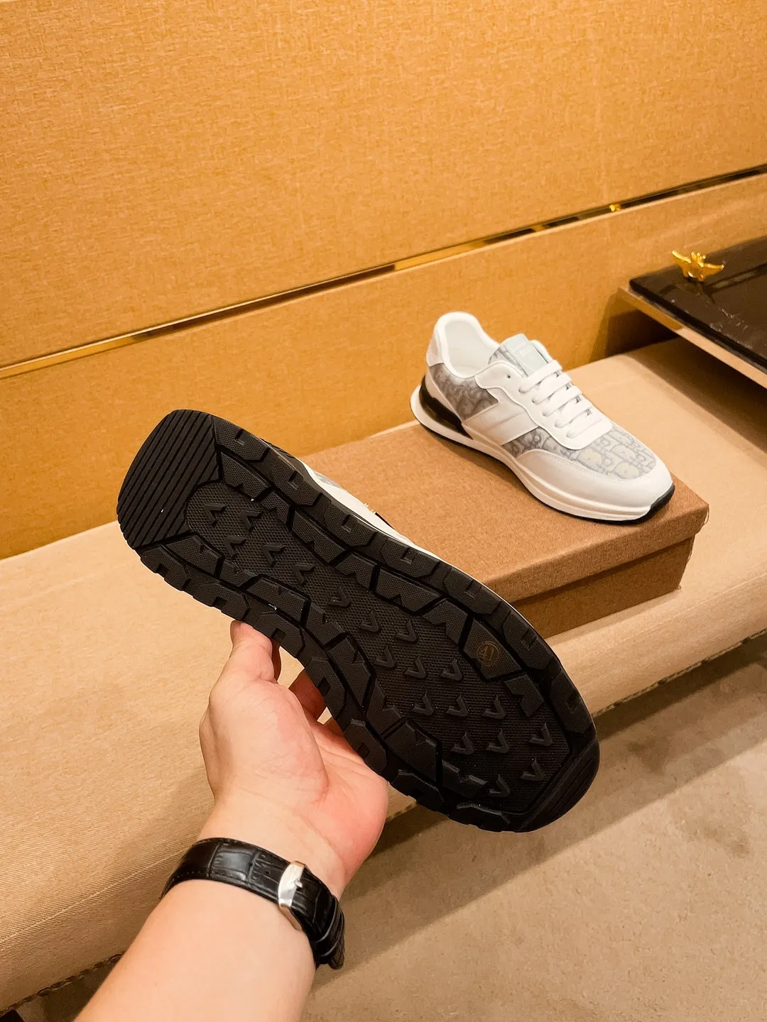 Men's shoes💰 420💰🔥【Dior】High-end brand of men's shoes official website 1:1 latest masterpiece: the upper is made of Italian imported first-layer cowhide, comfortable and breathable lining➕original non-slip and wear-resistant outsole🔥, making walking more convenient and comfortable! An exclusive new model, a stunning work, a beautiful 1:1 replica [color] compared to the official quality! Create a fashionable personality to set off your uniqueness! A must-have for trendy men! Classic 🔥Size: 38-44 Color: 🔥Multiple colors available